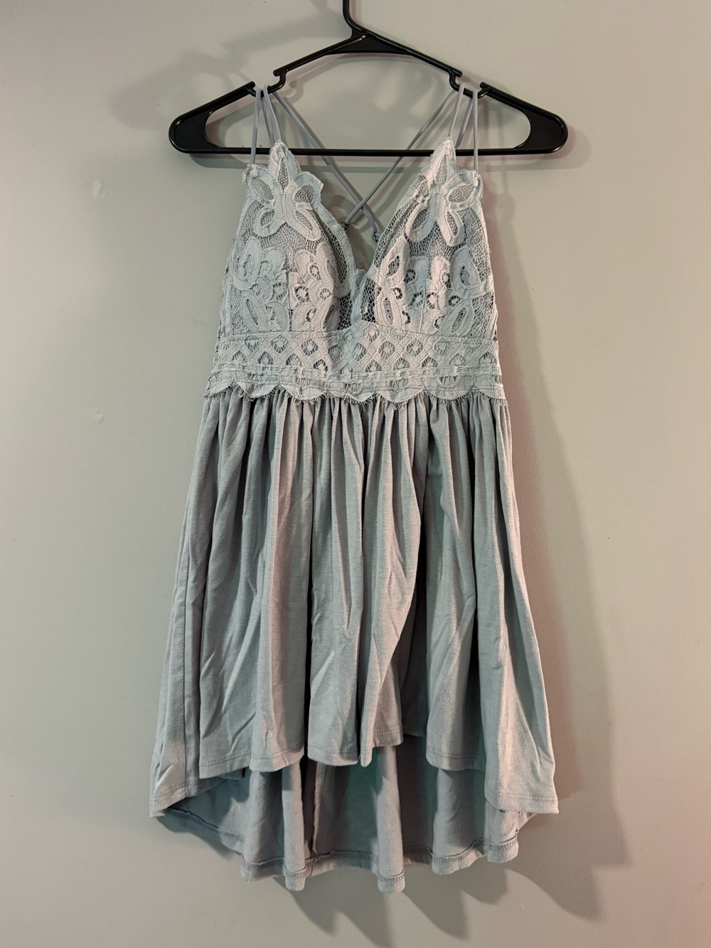Lace Bodice Strappy High-Low Shirt in Light Gray